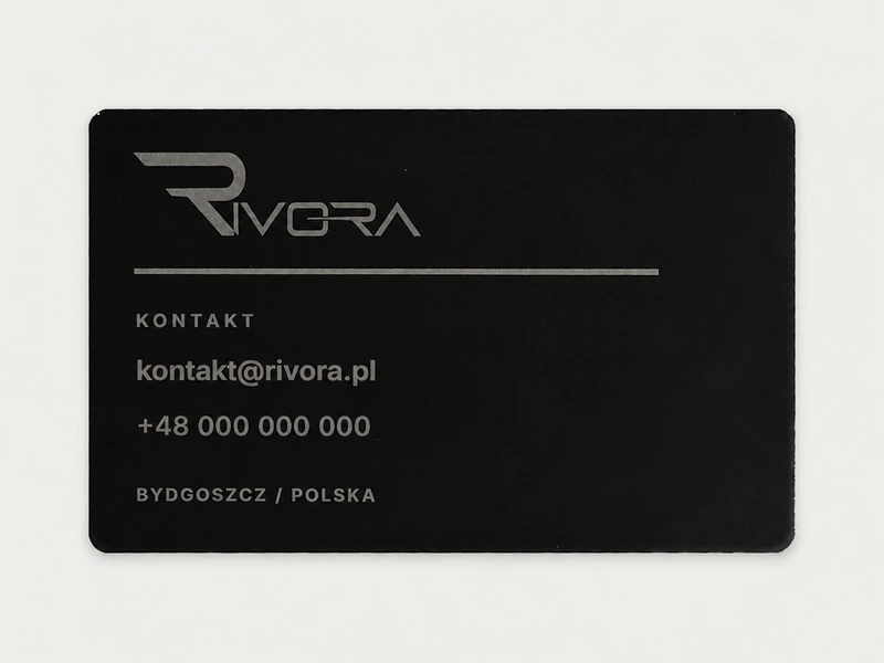 Rewers przykładowej wizytówki RIVORA z adresem e-mail i numerem +48 000 000 000
